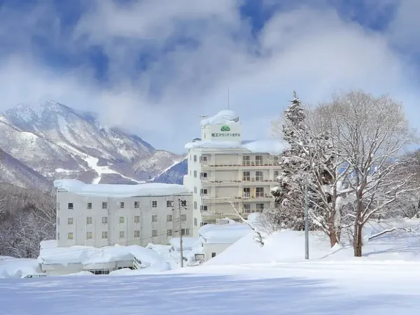 夜発バス/新宿・池袋発 竜王マウンテンホテル 竜王スキーパーク 選べるリフト券|竜王ロープウェイまで徒歩3分!大浴場はアルカリ性の準天然温泉「トゴールの湯」。夕・朝食ともにバイキングをご用意!1
